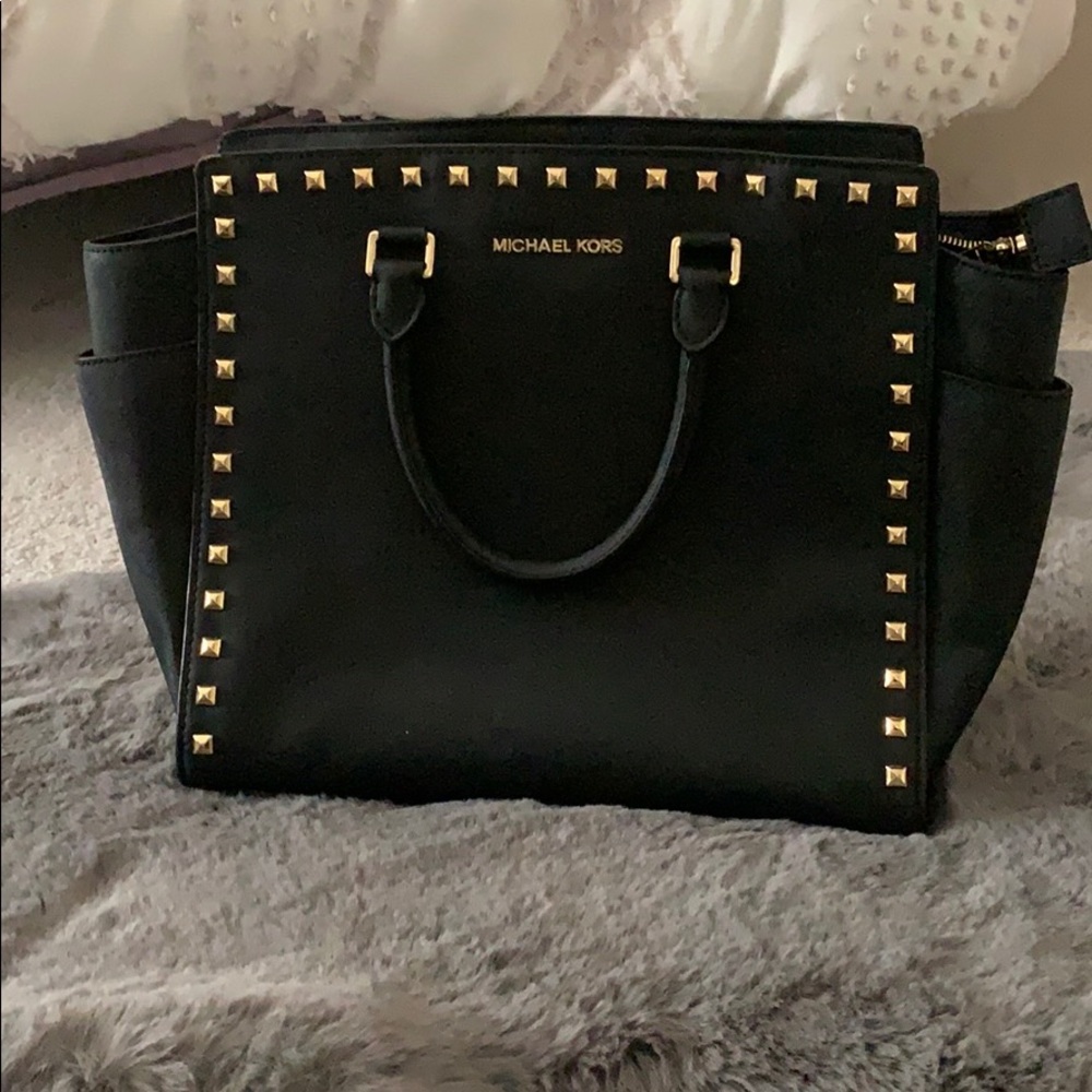 MK large Selma, studded crossbody